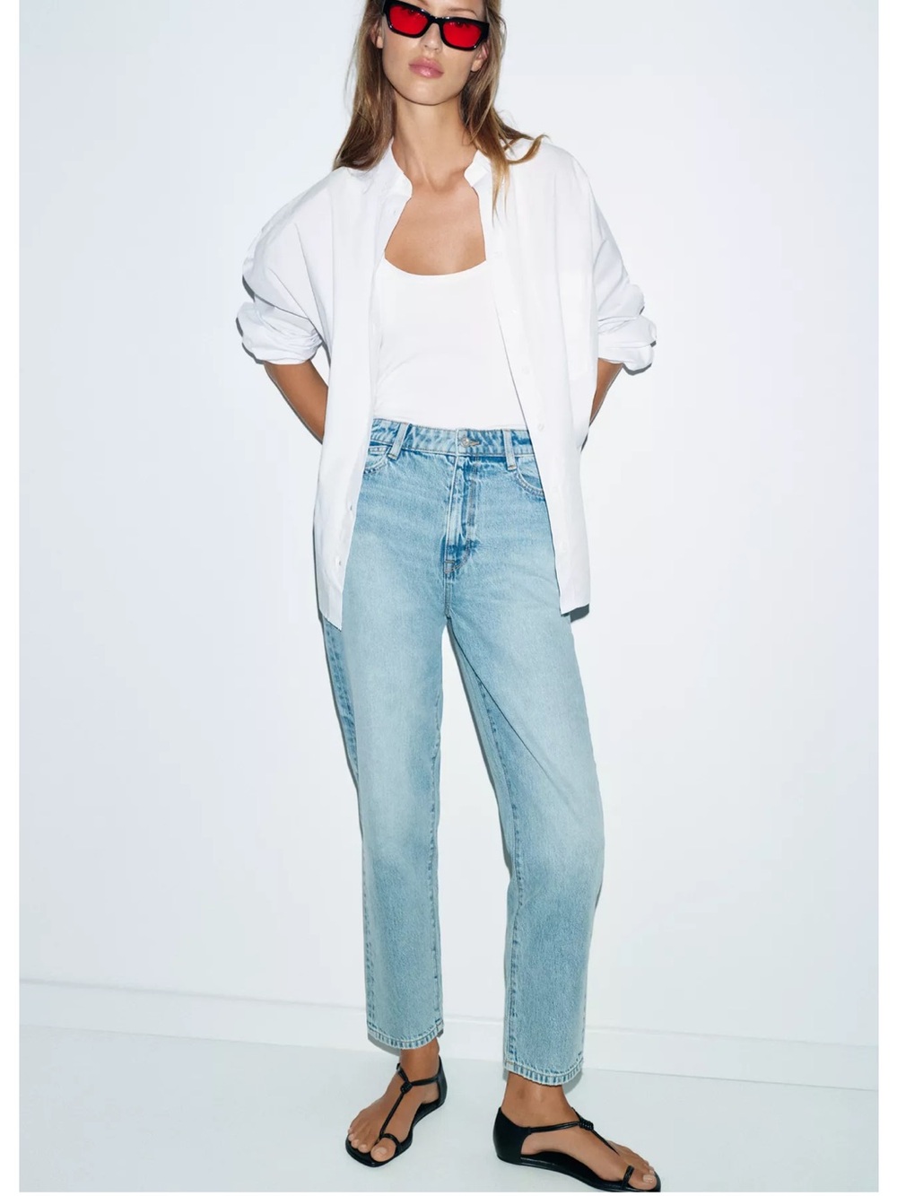 Zara mom jeans Light Wash High-Rise Straight Jeans - White/Light Blue size 4